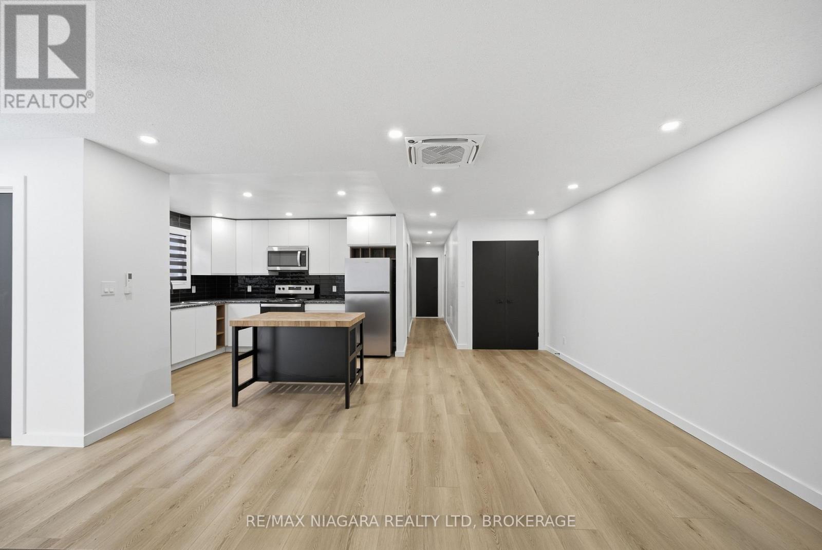 Main Unit 1 - 1361 Station Street, Pelham, Ontario  L0S 1E3 - Photo 1 - X12996414