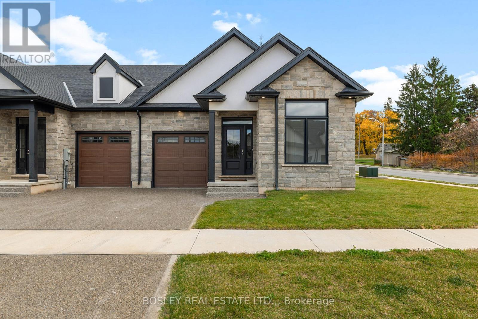 512 Royal Ridge Drive, Fort Erie, Ontario  L0S 1N0 - Photo 1 - X13025932