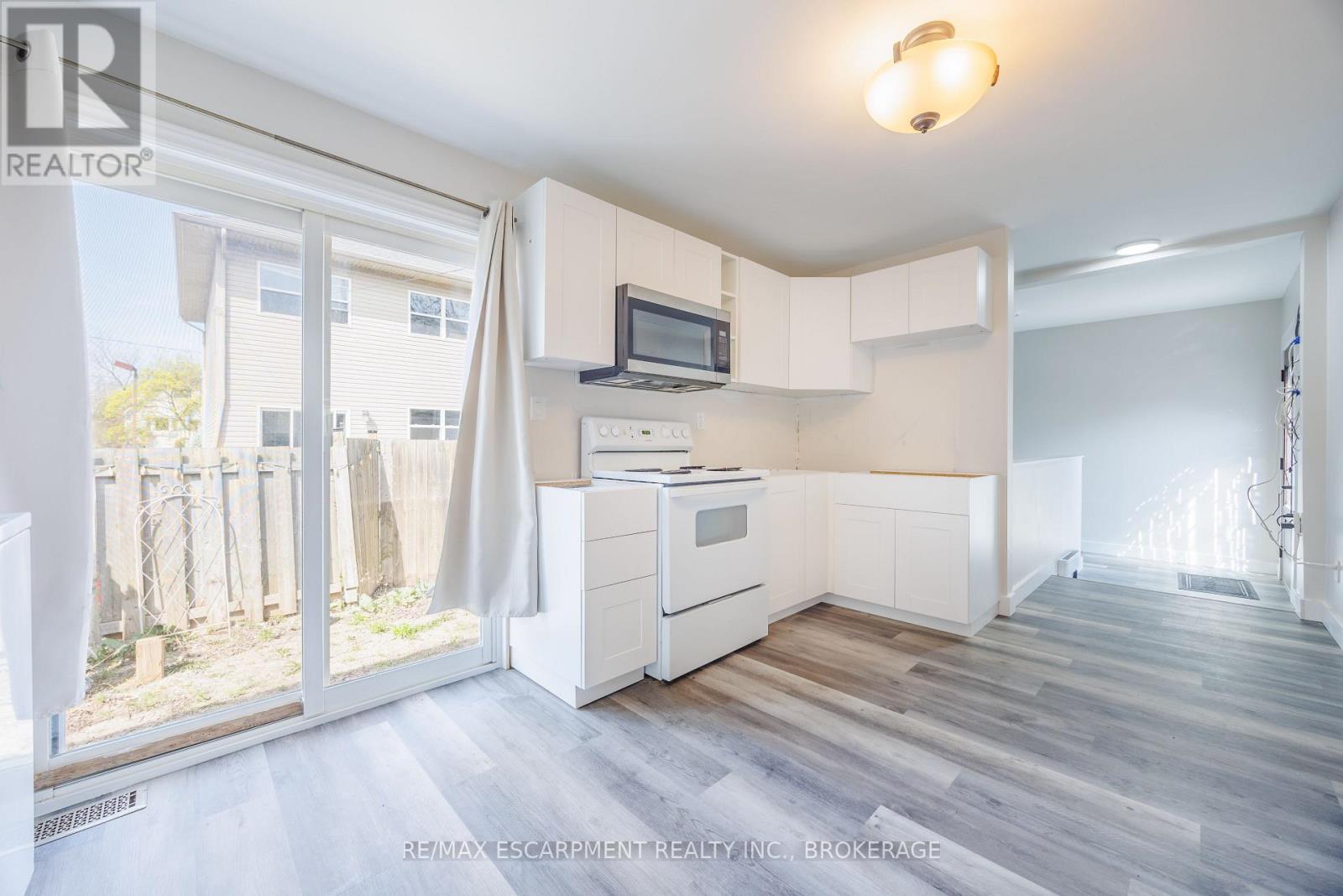 13 Chestnut Lane, St. Catharines, Ontario  L2T 1G3 - Photo 10 - X13044862