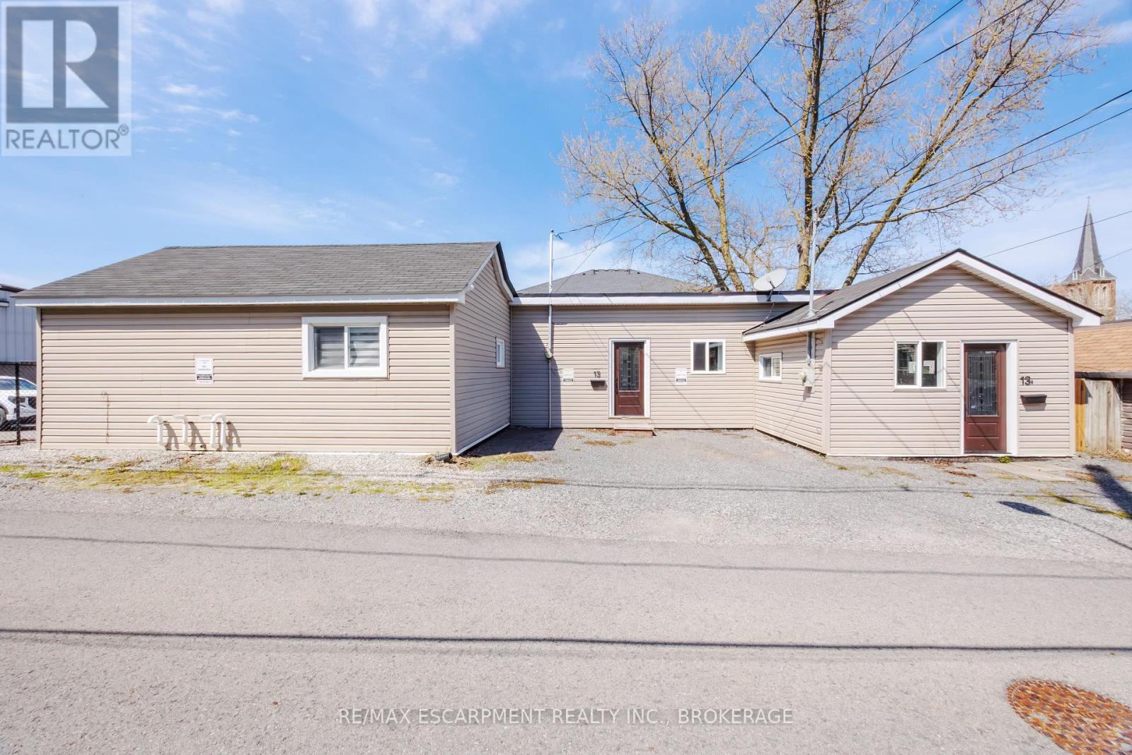 13 Chestnut Lane, St. Catharines, Ontario  L2T 1G3 - Photo 2 - X13044862