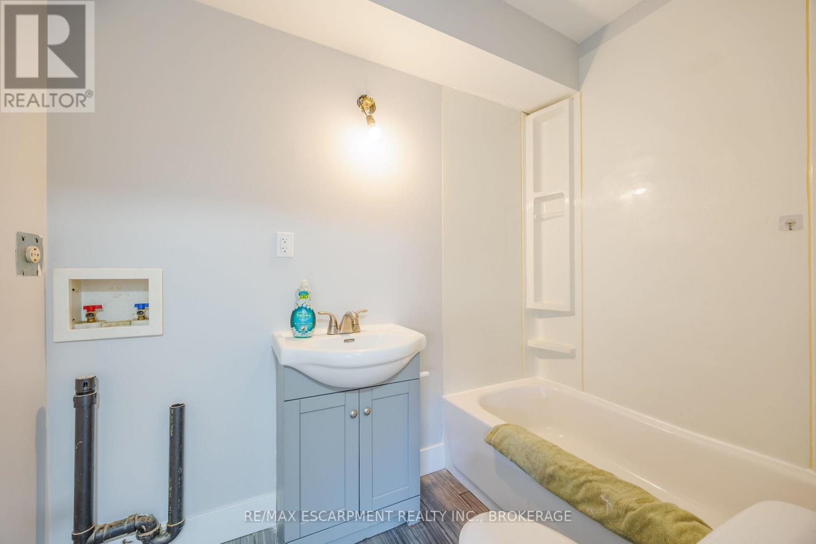 13 Chestnut Lane, St. Catharines, Ontario  L2T 1G3 - Photo 6 - X13044862
