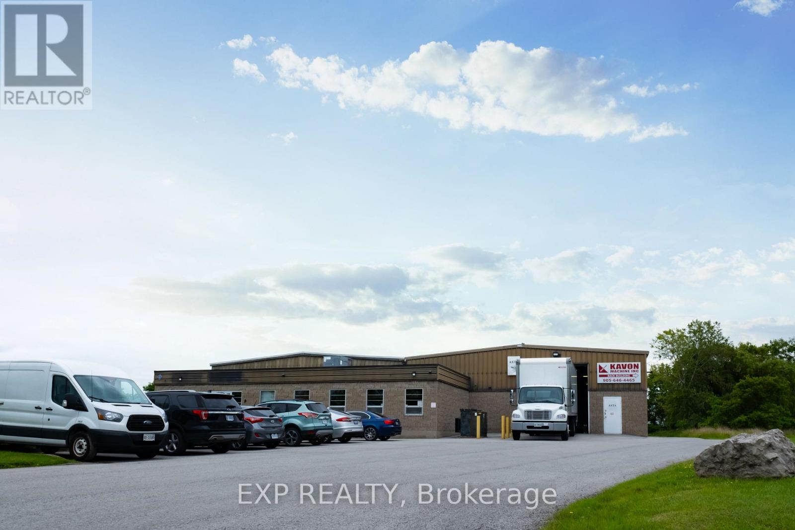 2 - 9 Keefer Road, St. Catharines, Ontario  L2M 6K4 - Photo 1 - X13077436