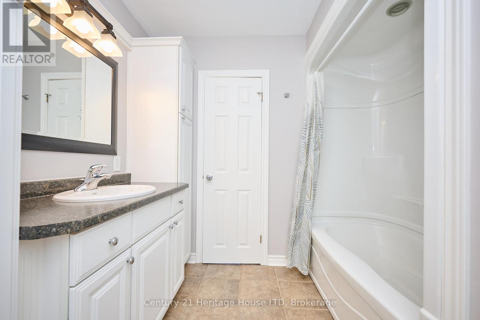 148 Champlain Drive, Fort Erie, Ontario  L2A 1Z8 - Photo 12 - X13090328