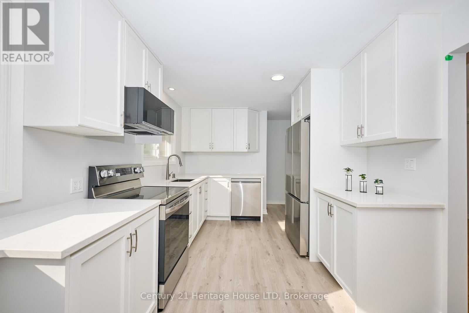 148 Champlain Drive, Fort Erie, Ontario  L2A 1Z8 - Photo 9 - X13090328
