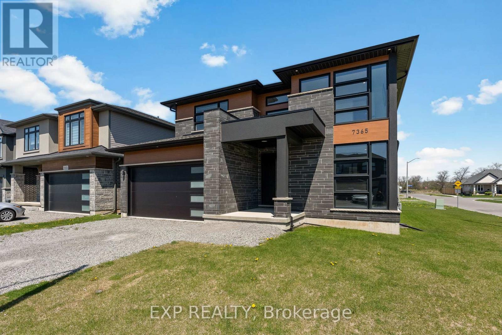 7365 Jonathan Drive, Niagara Falls, Ontario  L2H 3T3 - Photo 2 - X13104388