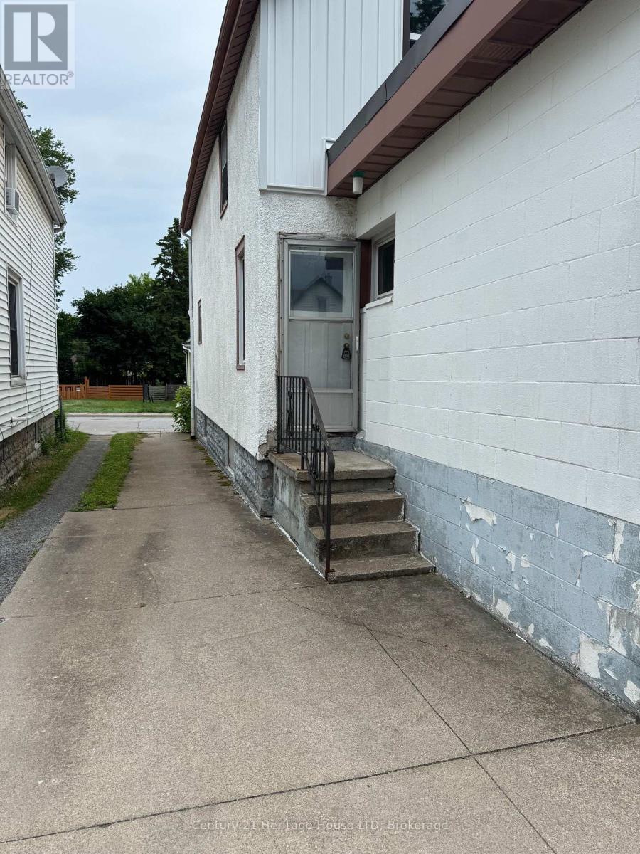 4688 Ryerson Crescent, Niagara Falls, Ontario  L2E 1E5 - Photo 2 - X13123614