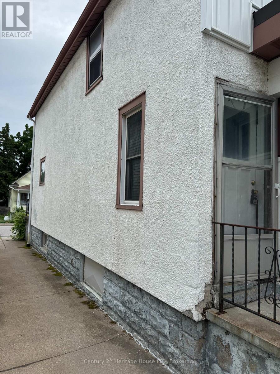 4688 Ryerson Crescent, Niagara Falls, Ontario  L2E 1E5 - Photo 3 - X13123614