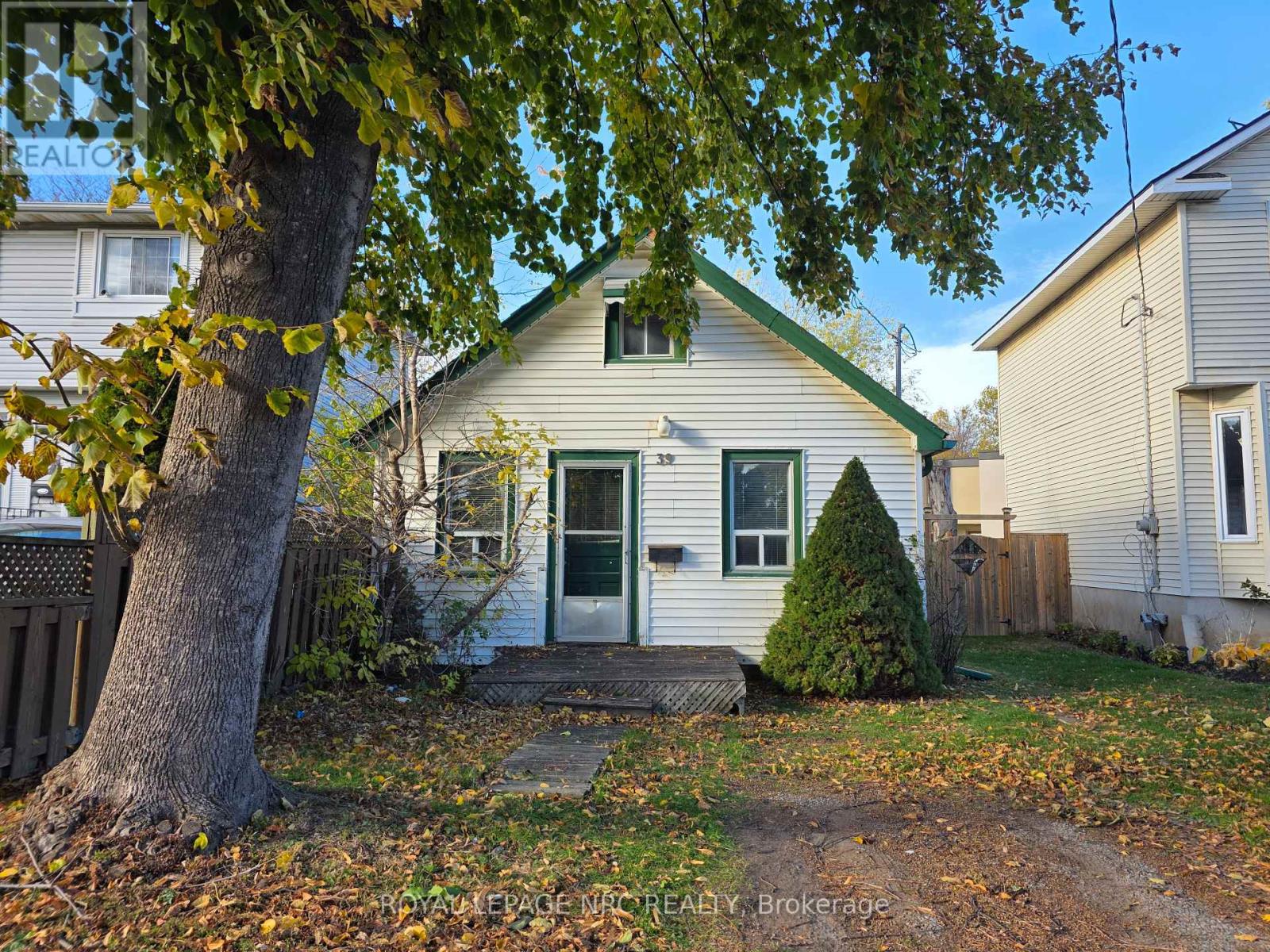 39 Manchester Avenue, St. Catharines, Ontario  L2R 1N9 - Photo 1 - X13127642