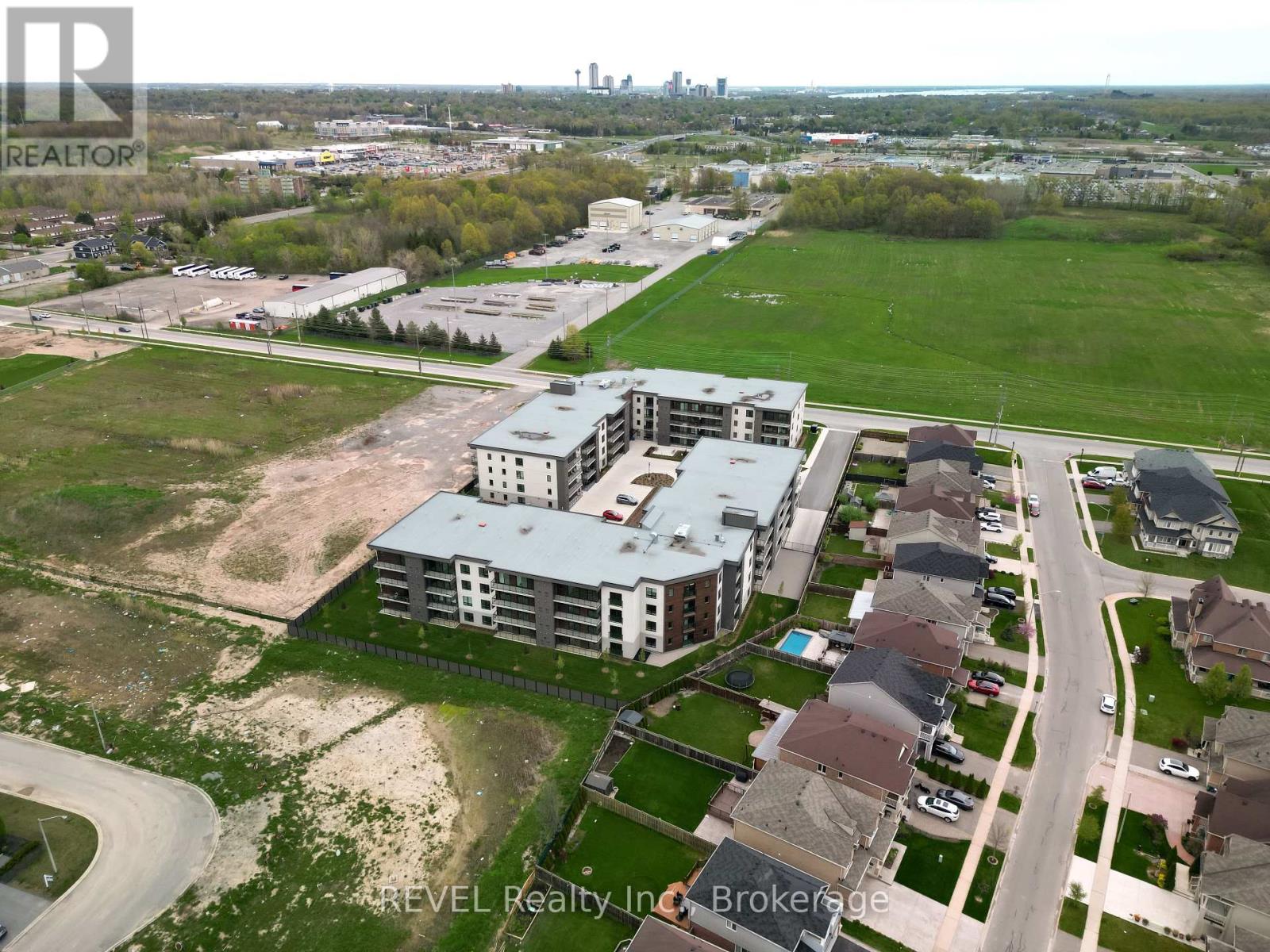 216 - 7549a Kalar Road, Niagara Falls, Ontario  L2H 2Y6 - Photo 1 - X13133970