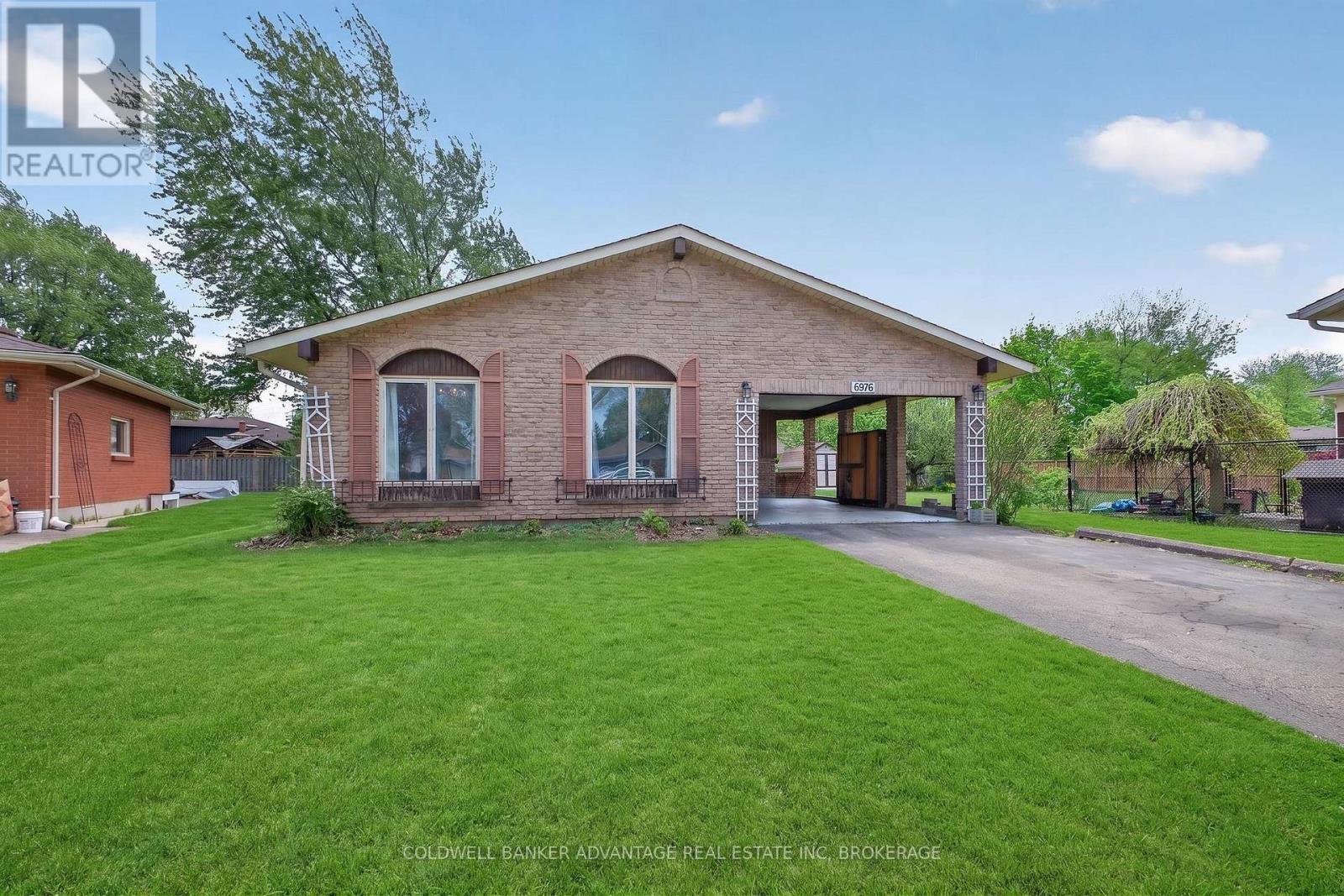 6976 Abbey Circle, Niagara Falls, Ontario  L2J 3N4 - Photo 1 - X13151176