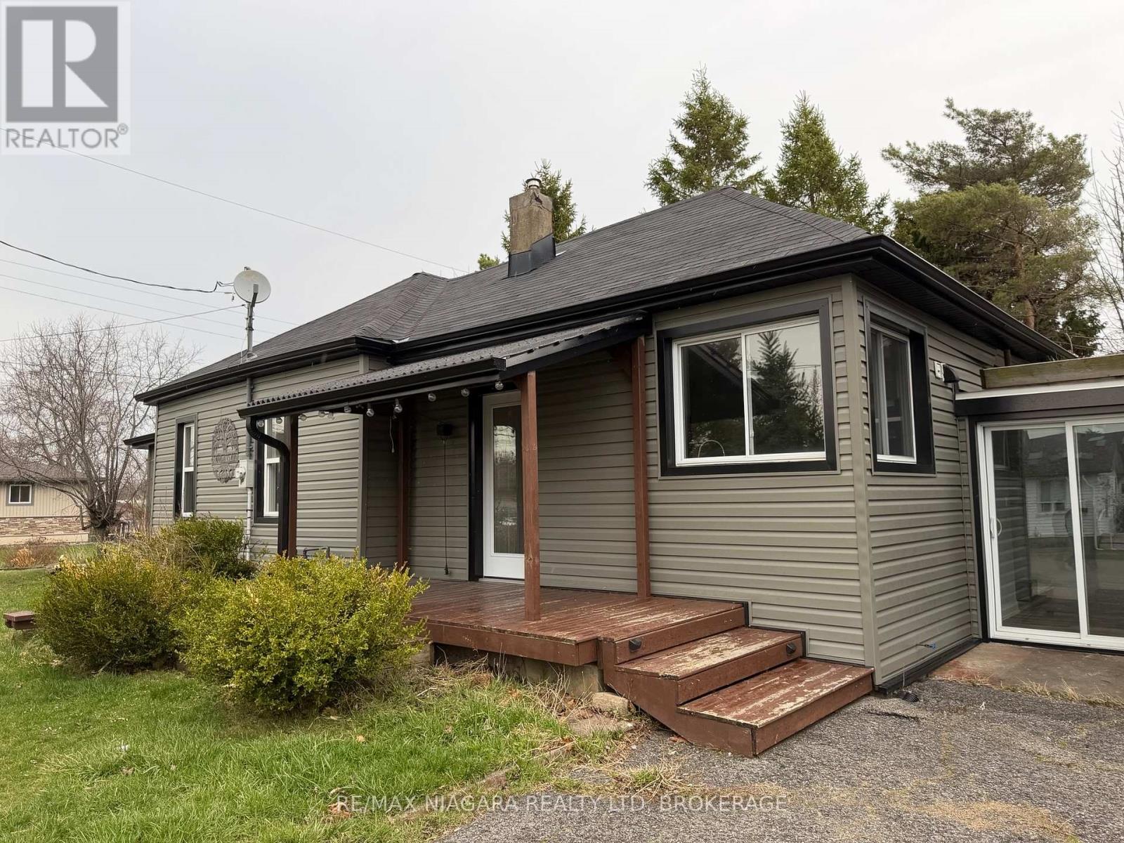 43 Marlatts Road, Thorold, Ontario  L2V 1N5 - Photo 2 - X13155884