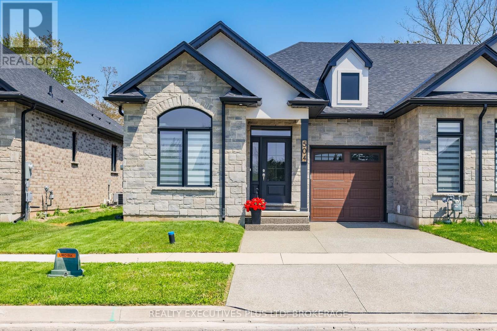 504 Royal Ridge Drive, Fort Erie, Ontario  L0S 1N0 - Photo 1 - X13159394