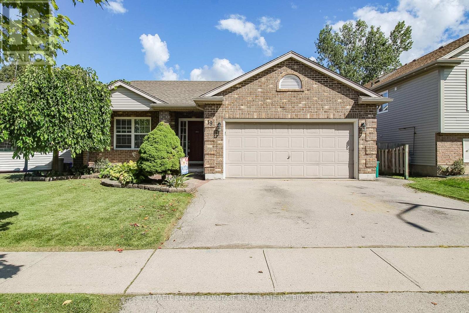 19 Windle Village Crescent, Thorold, Ontario  L2V 4Z6 - Photo 1 - X13162292
