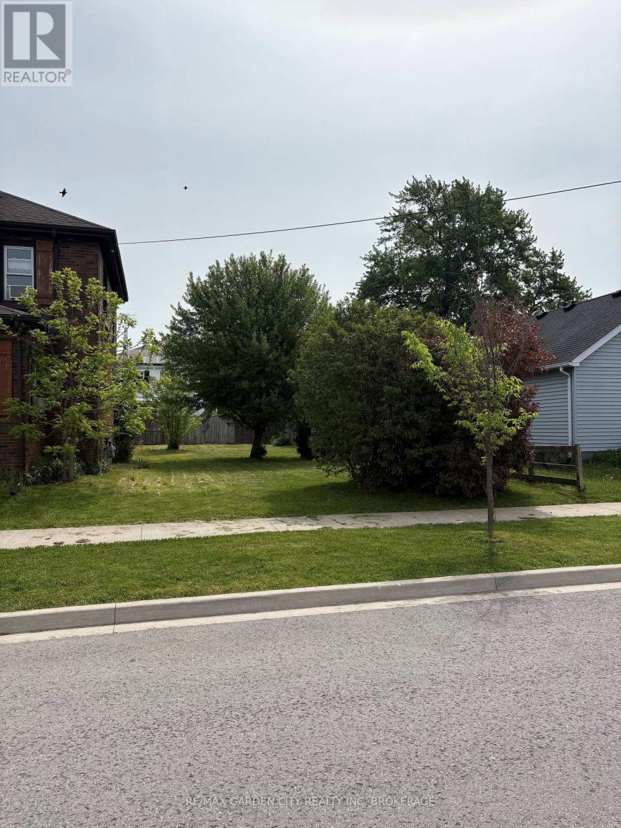 28 Scholfield Avenue S, Welland, Ontario  L3B 1N5 - Photo 2 - X13163038