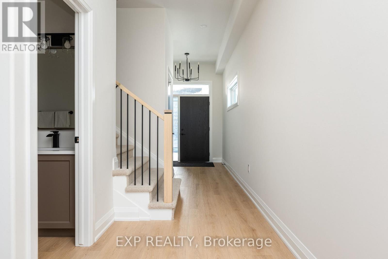 6152 Curlin Crescent, Niagara Falls, Ontario  L2H 3W8 - Photo 2 - X13163680
