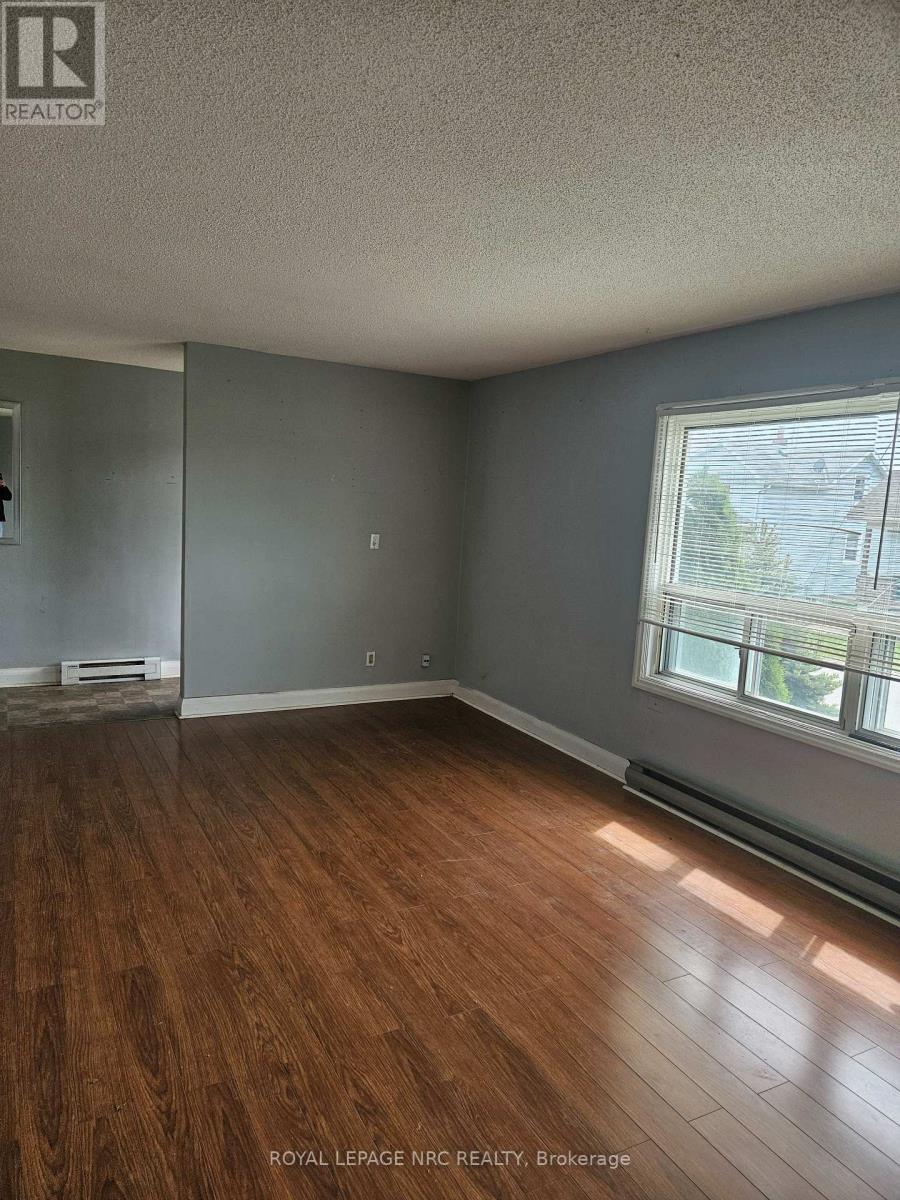 Apartment - Main Floor - 46 Martin Street, Thorold, Ontario  L2V 3X2 - Photo 4 - X13178512