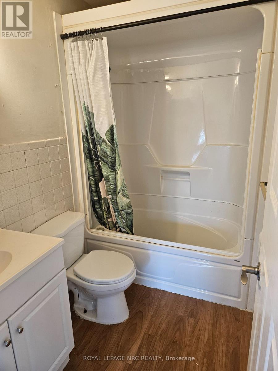 Apartment - Main Floor - 46 Martin Street, Thorold, Ontario  L2V 3X2 - Photo 7 - X13178512