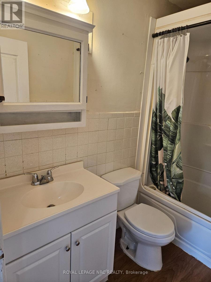 Apartment - Main Floor - 46 Martin Street, Thorold, Ontario  L2V 3X2 - Photo 8 - X13178512