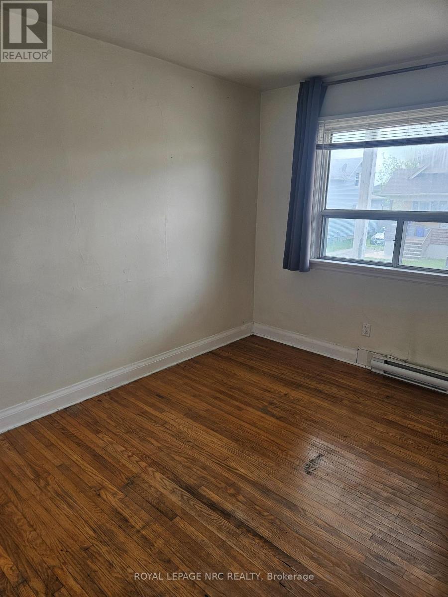 Apartment - Main Floor - 46 Martin Street, Thorold, Ontario  L2V 3X2 - Photo 9 - X13178512