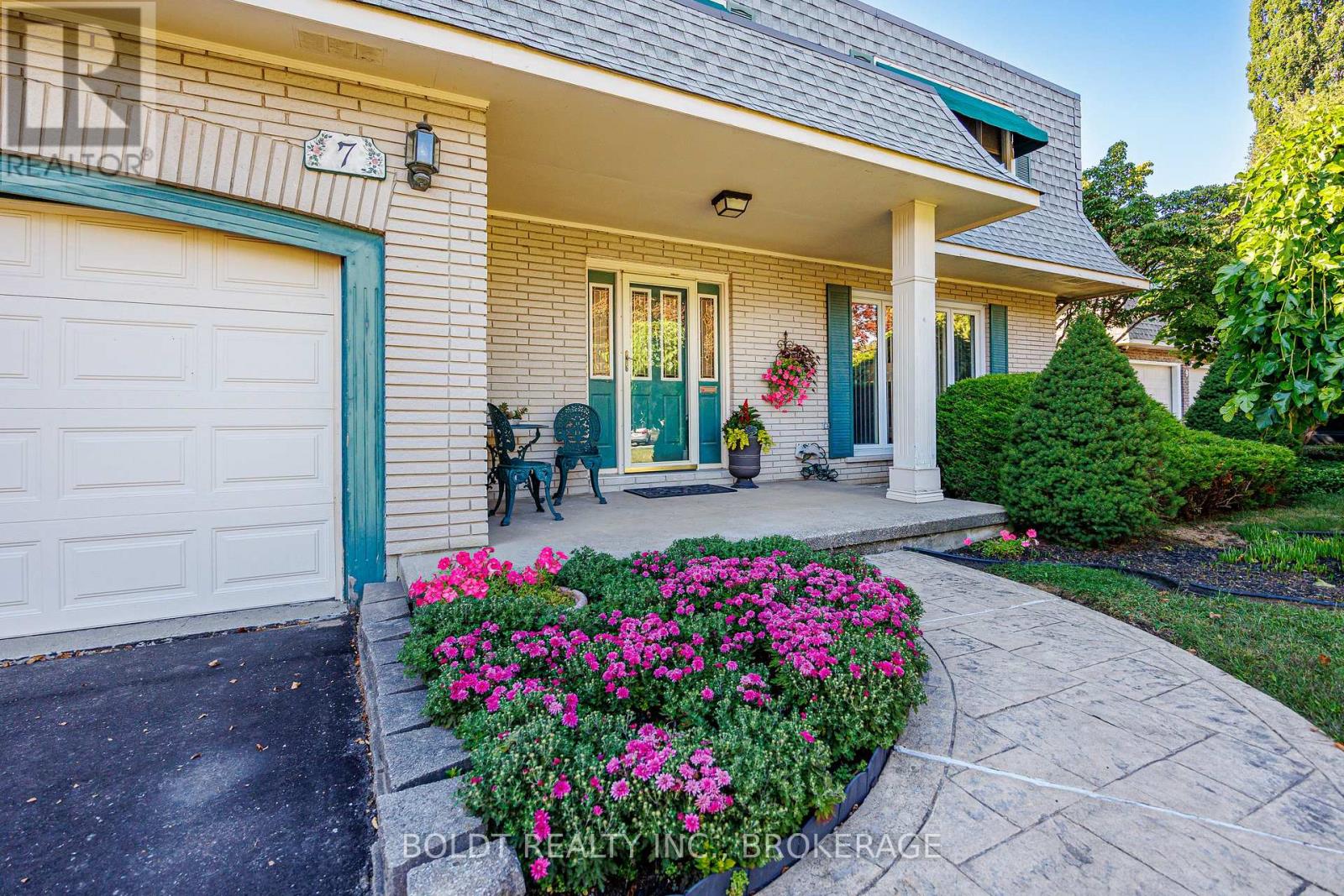 7 Mayholme Court, St. Catharines, Ontario  L2N 4C1 - Photo 3 - X13184532