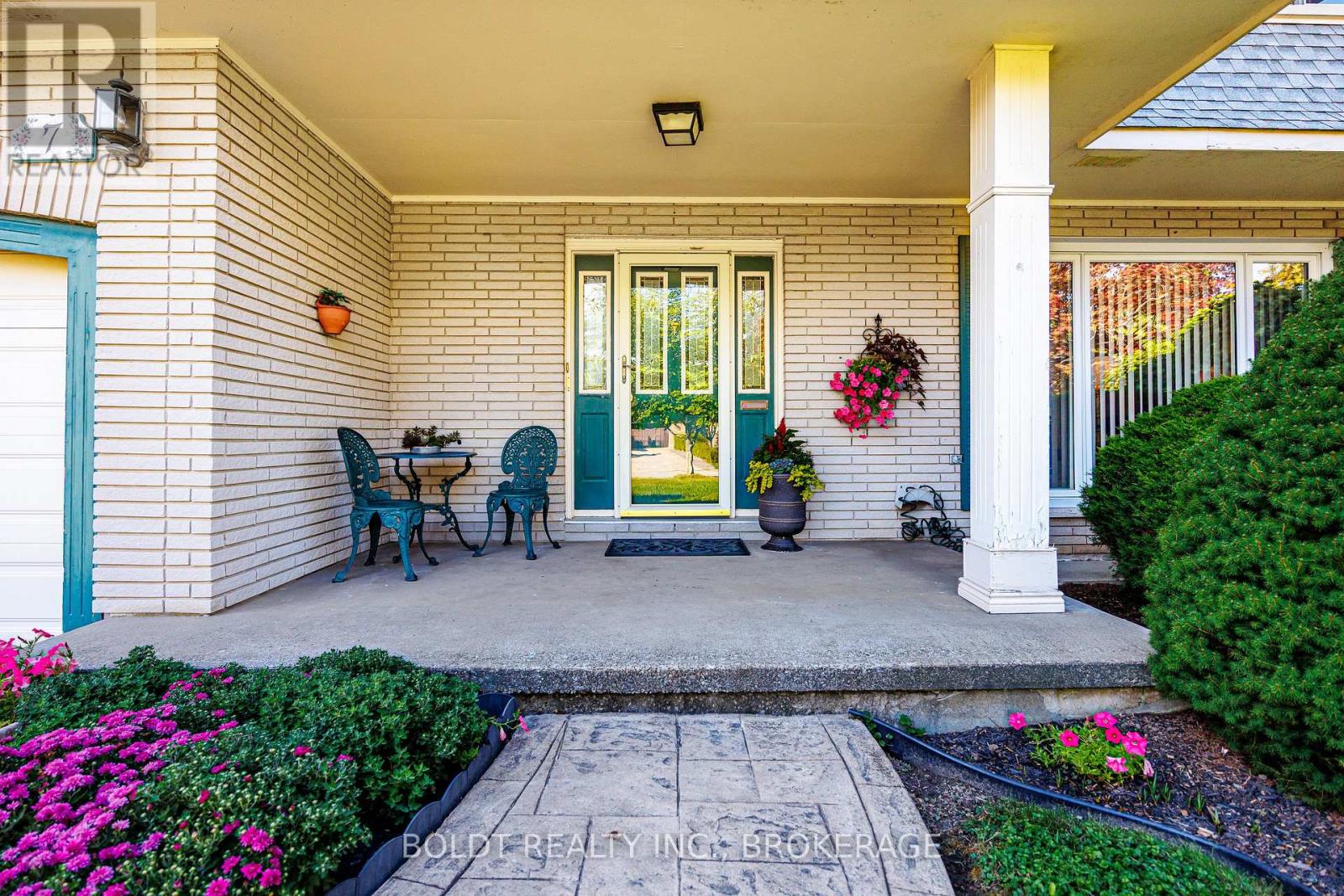 7 Mayholme Court, St. Catharines, Ontario  L2N 4C1 - Photo 4 - X13184532