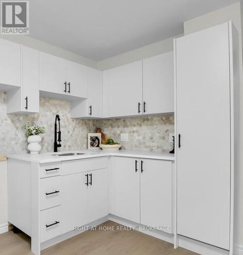 60 Charles Best Place, Kitchener, Ontario  N2M 5A3 - Photo 4 - X13209104