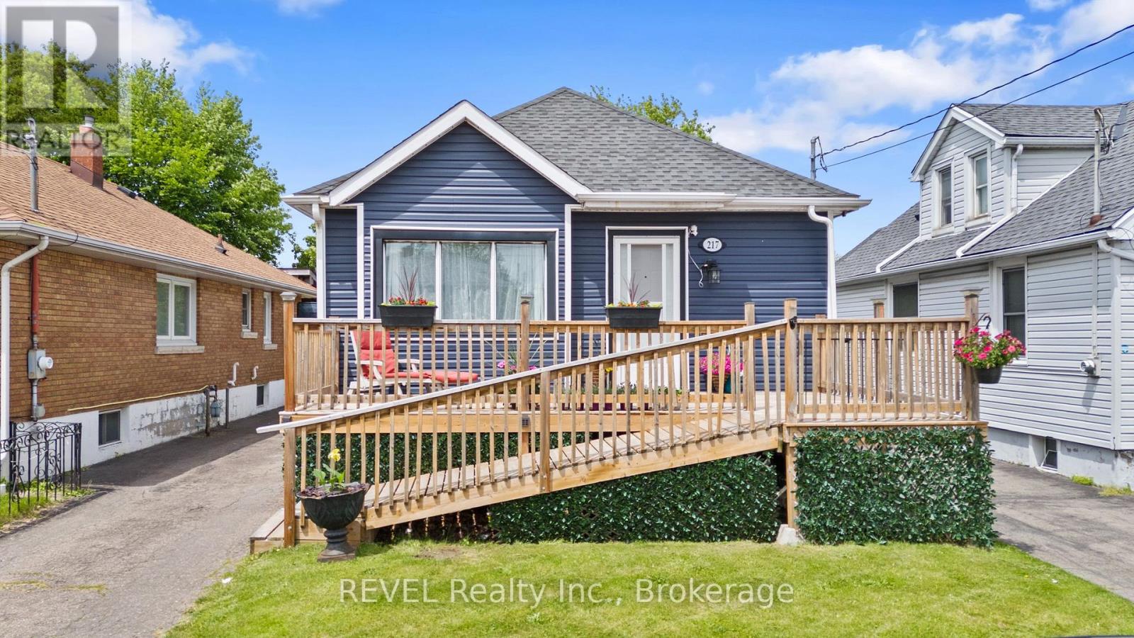 217 Niagara Street N, St. Catharines, Ontario  L2M 4V3 - Photo 1 - X13212322