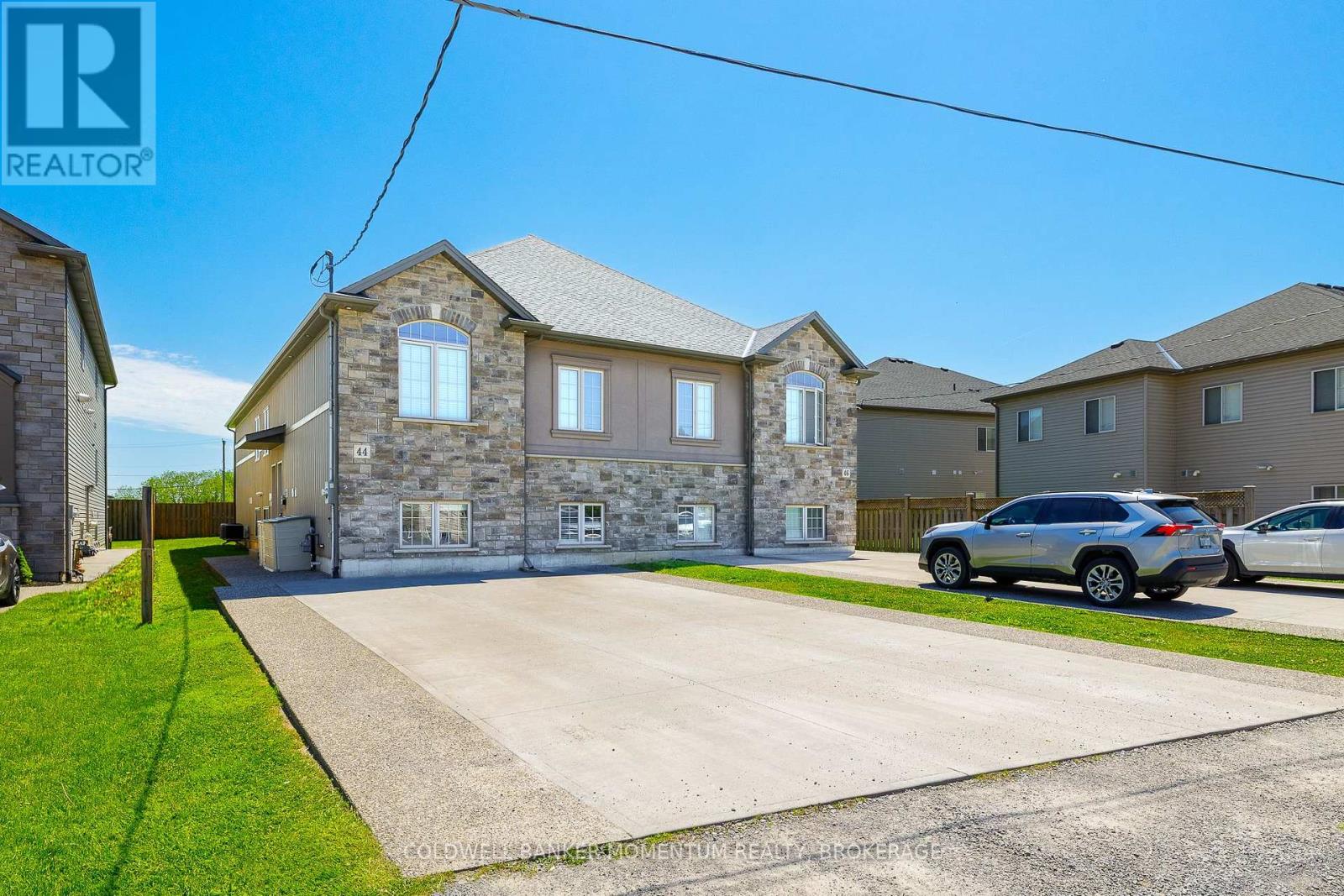 44 Cleveland Street, Thorold, Ontario  L2V 3K4 - Photo 1 - X13218644