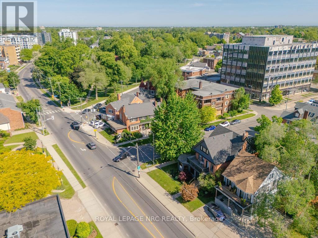 58 Ontario Street, St. Catharines, Ontario  L2R 5J4 - Photo 3 - X13243656