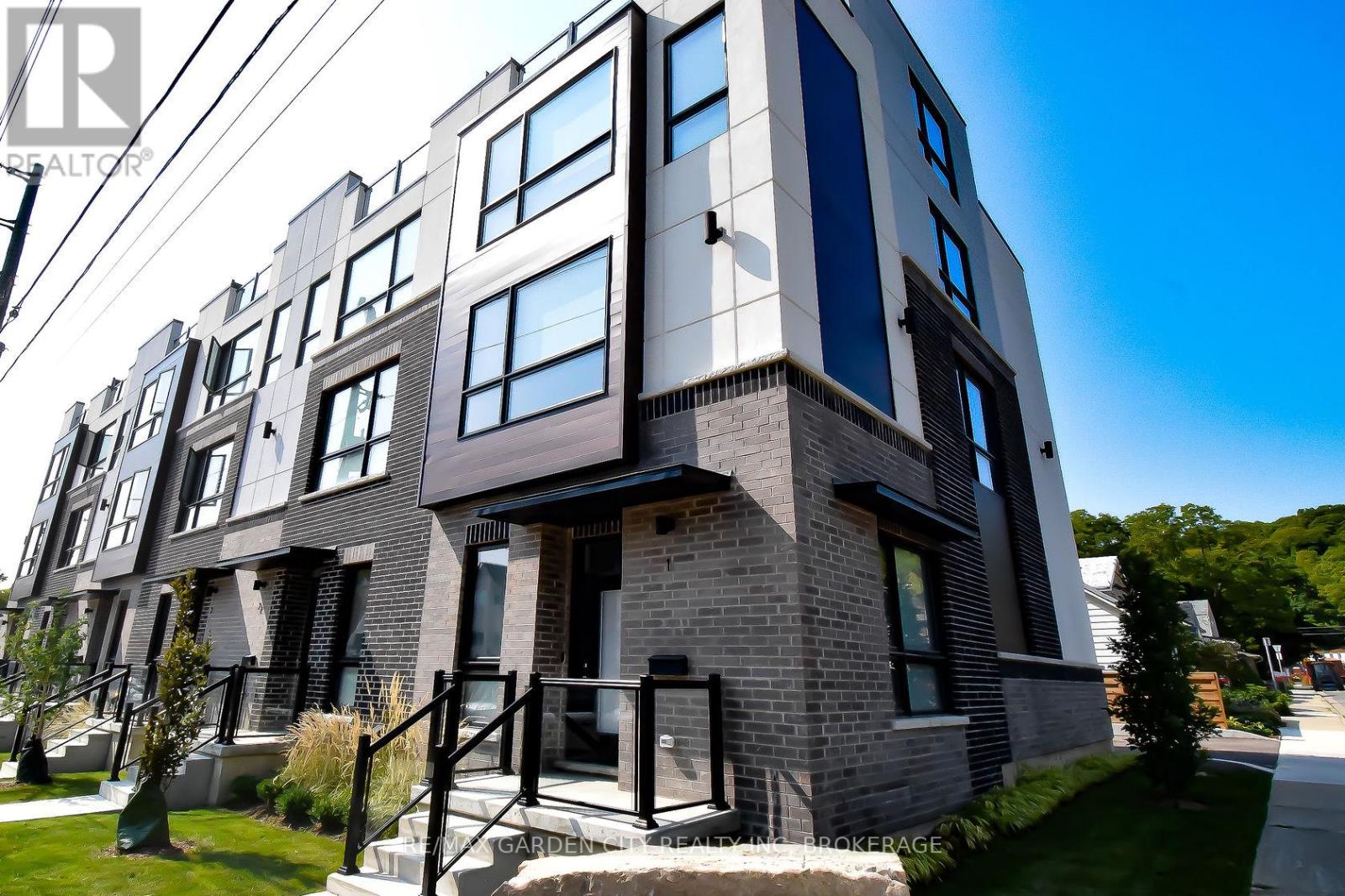 5 - 2 Brock Street S, Hamilton, Ontario  L9H 3G6 - Photo 1 - X13247012