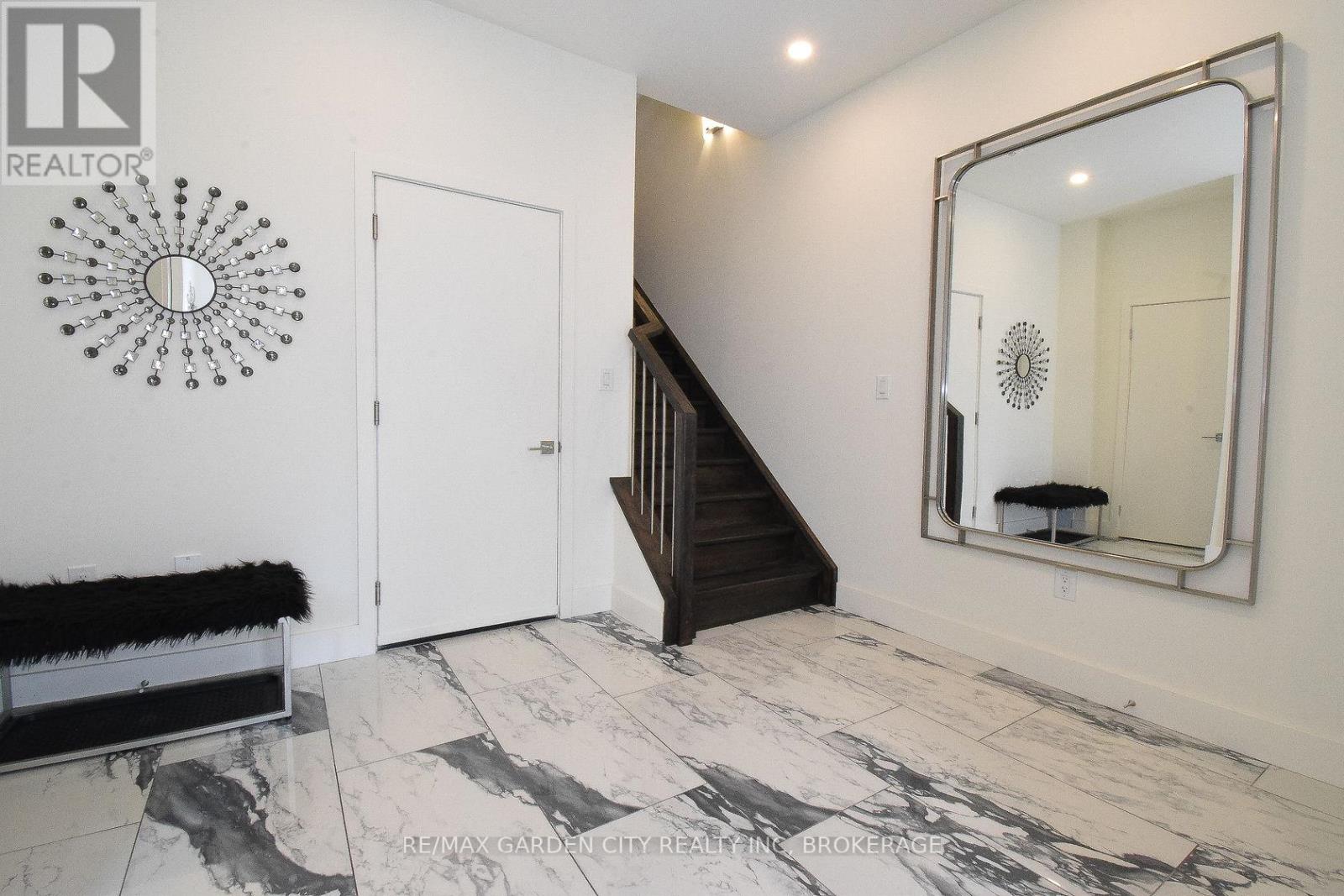 5 - 2 Brock Street S, Hamilton, Ontario  L9H 3G6 - Photo 4 - X13247012