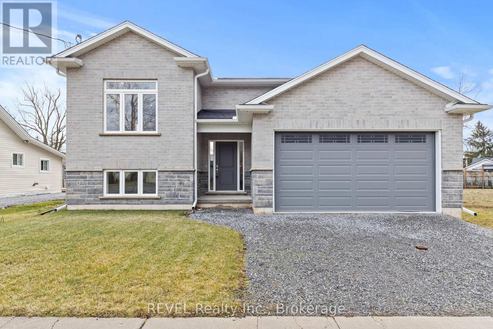 735 Dominion Road, Fort Erie, Ontario  L2A 1G9 - Photo 1 - X13248942