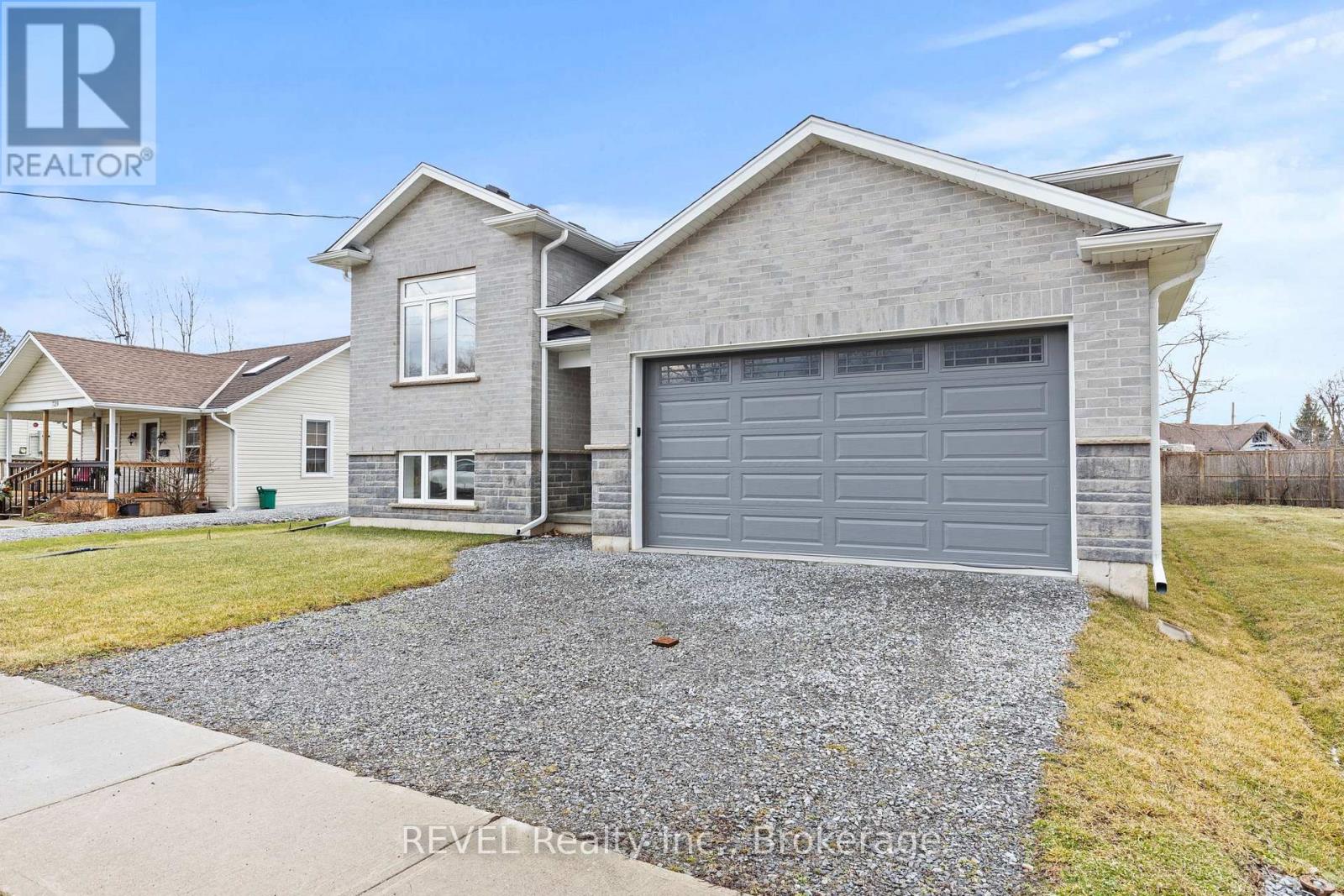 735 Dominion Road, Fort Erie, Ontario  L2A 1G9 - Photo 2 - X13248942
