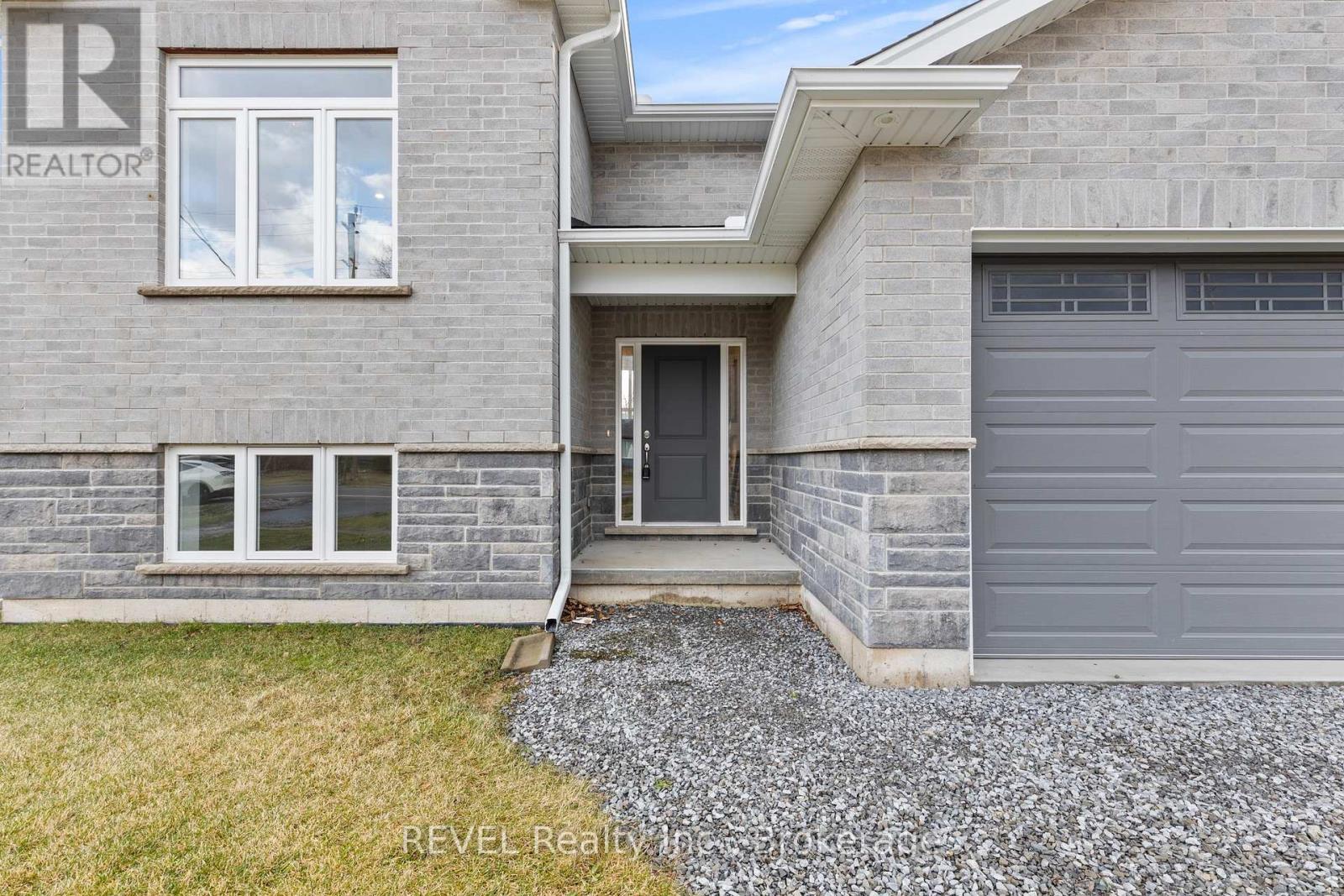 735 Dominion Road, Fort Erie, Ontario  L2A 1G9 - Photo 3 - X13248942