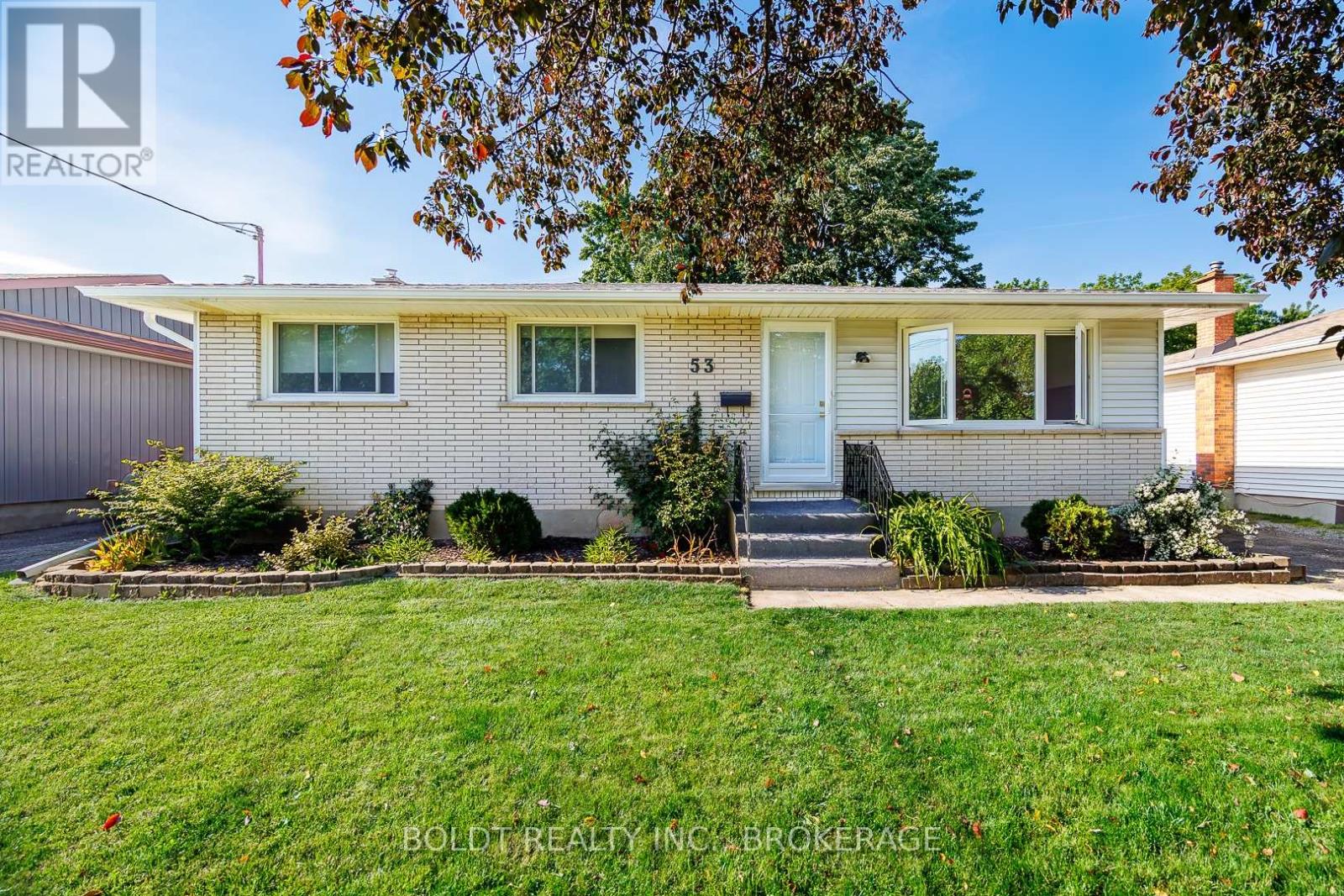 53 Huntley Crescent, St. Catharines, Ontario  L2M 6E5 - Photo 1 - X13413480