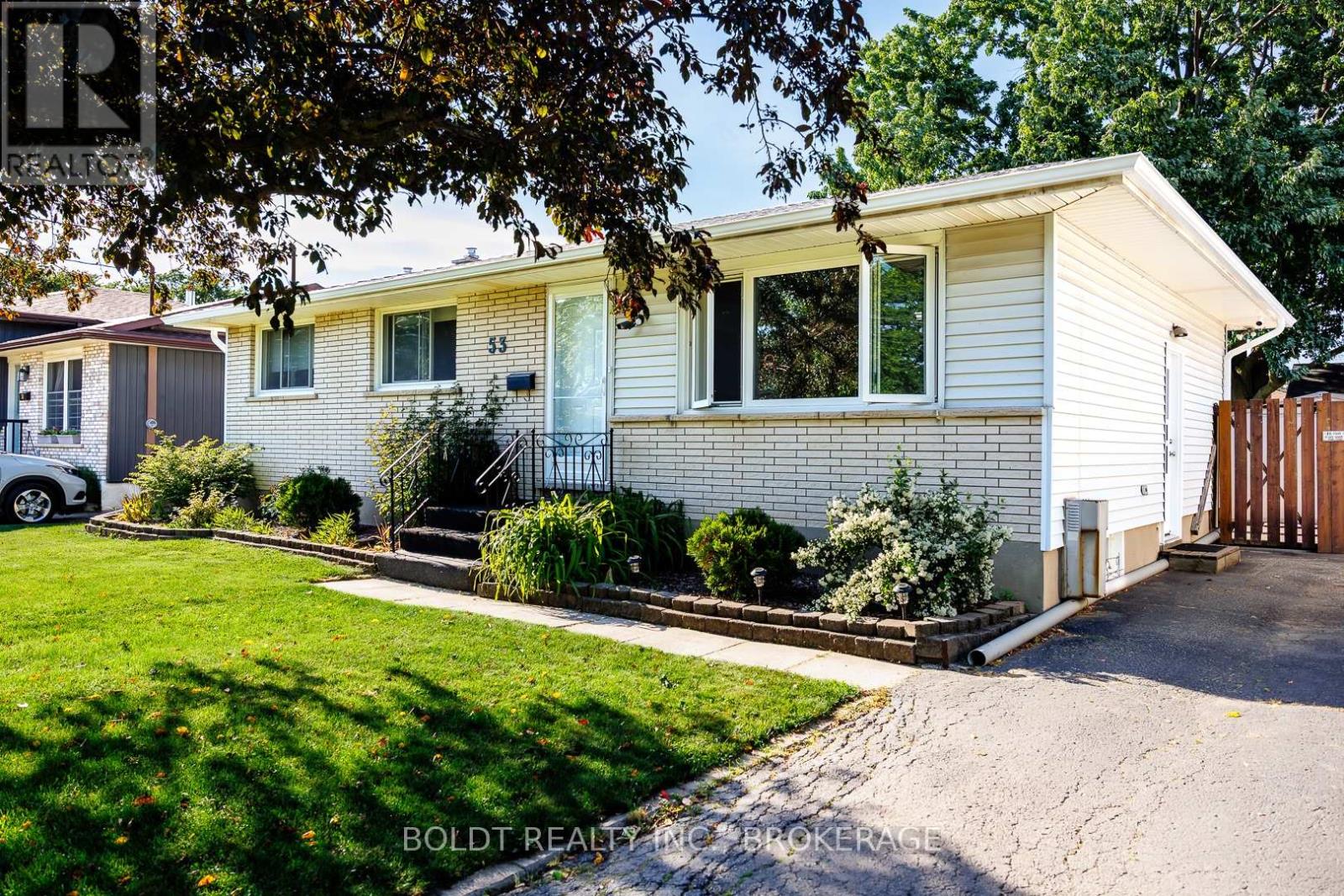 53 Huntley Crescent, St. Catharines, Ontario  L2M 6E5 - Photo 3 - X13413480