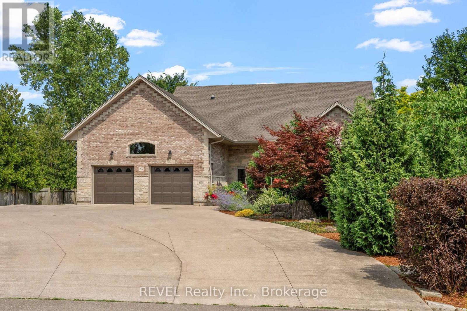 26 Kingsway Street, Welland, Ontario  L3B 3N8 - Photo 1 - X13413634