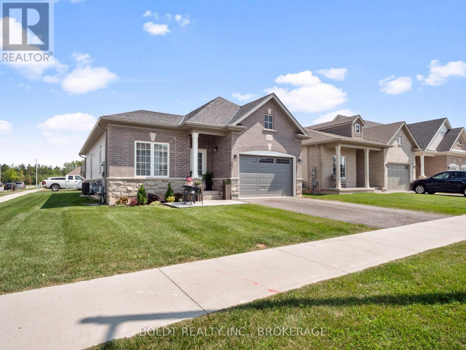 412 Hummel Crescent, Fort Erie, Ontario  L2A 0E8 - Photo 2 - X13414458