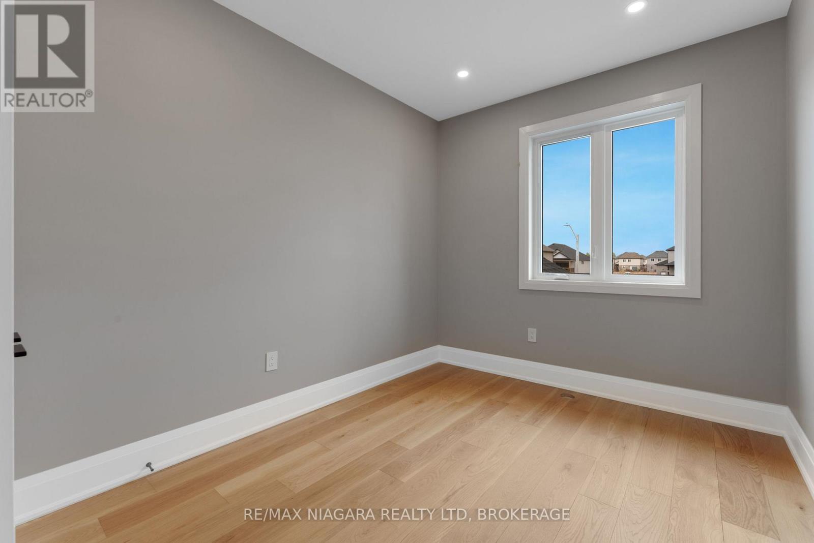 Upper - 6204 Curlin Crescent, Niagara Falls, Ontario  L2H 0B8 - Photo 25 - X13416670