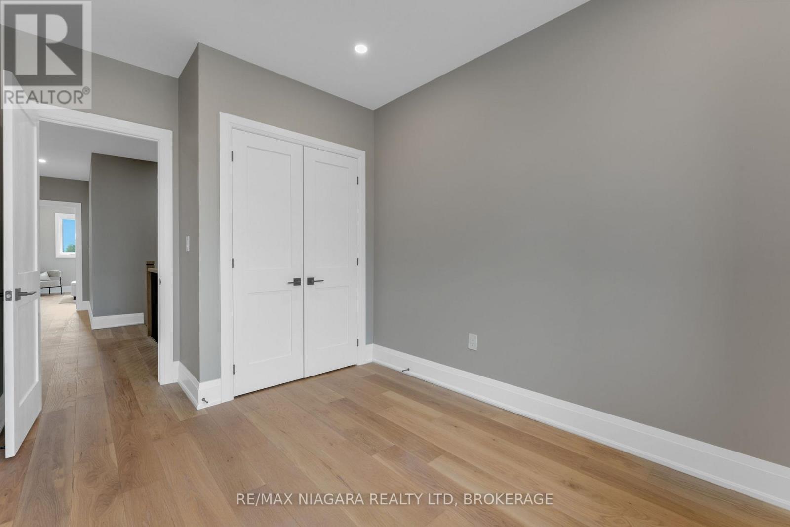 Upper - 6204 Curlin Crescent, Niagara Falls, Ontario  L2H 0B8 - Photo 27 - X13416670