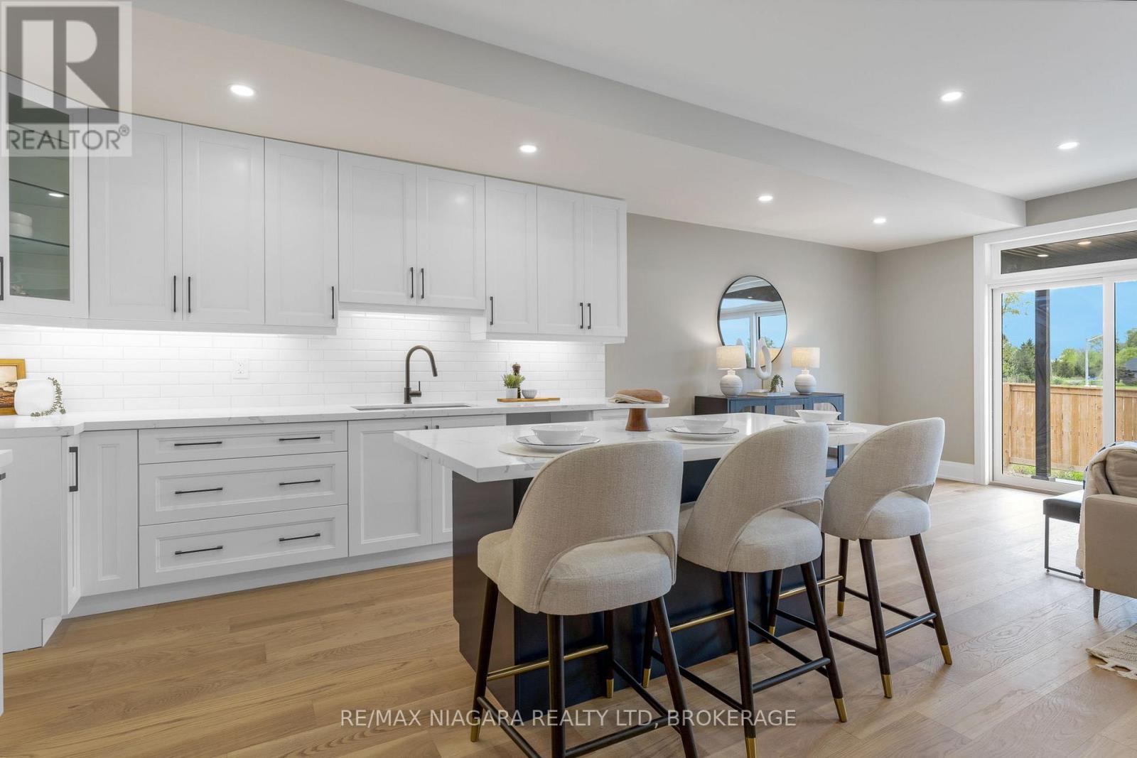 Upper - 6204 Curlin Crescent, Niagara Falls, Ontario  L2H 0B8 - Photo 6 - X13416670