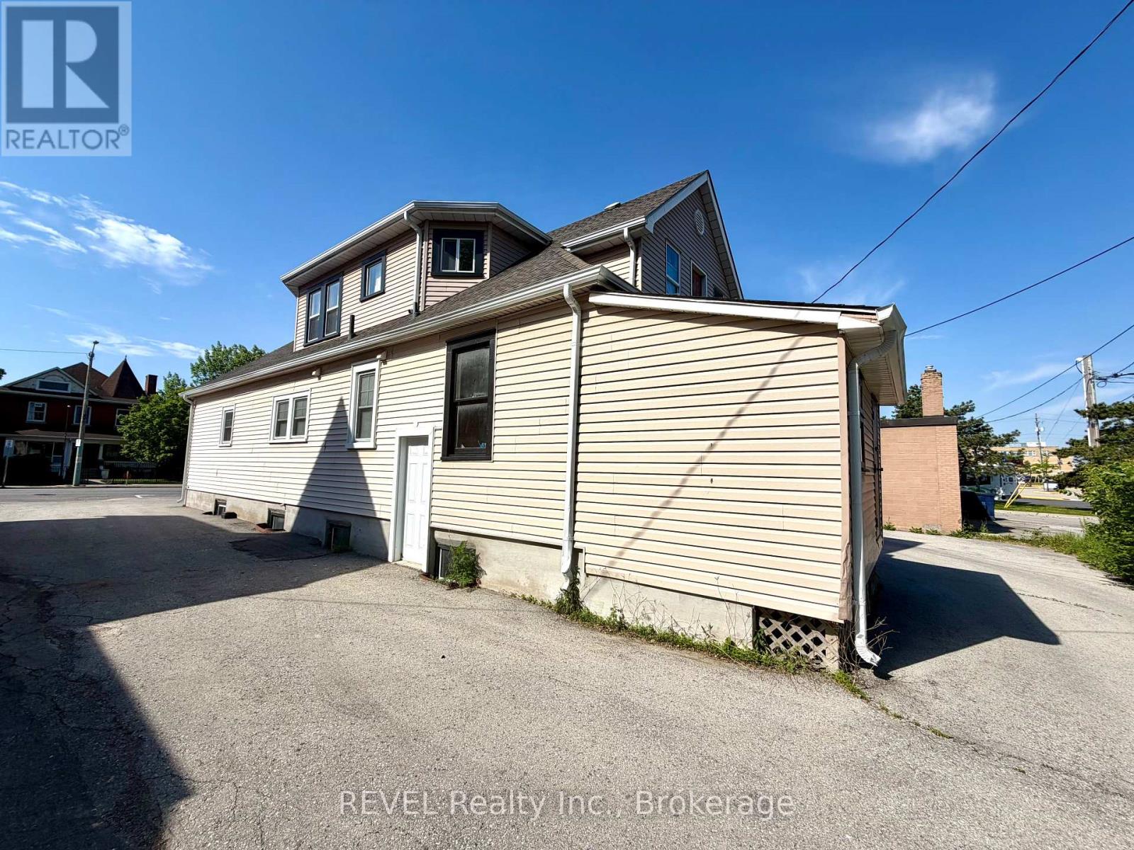 196 East Main Street, Welland, Ontario  L3B 3W8 - Photo 2 - X13442614
