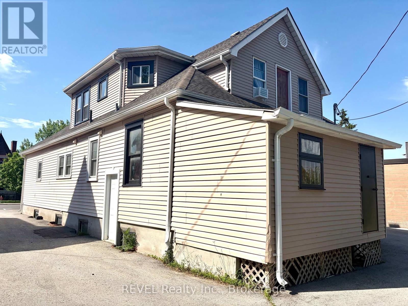 196 East Main Street, Welland, Ontario  L3B 3W8 - Photo 3 - X13442614
