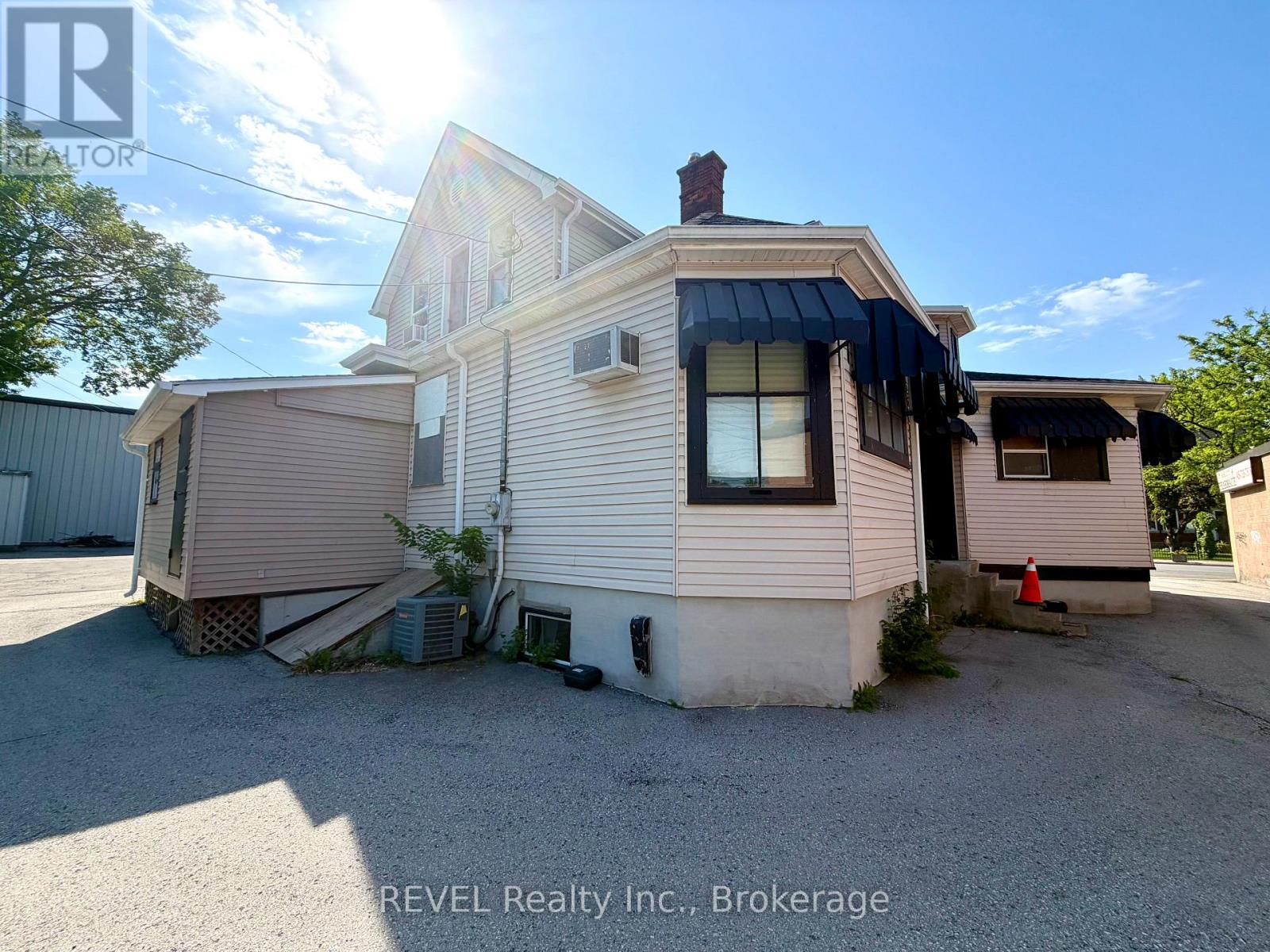 196 East Main Street, Welland, Ontario  L3B 3W8 - Photo 4 - X13442614