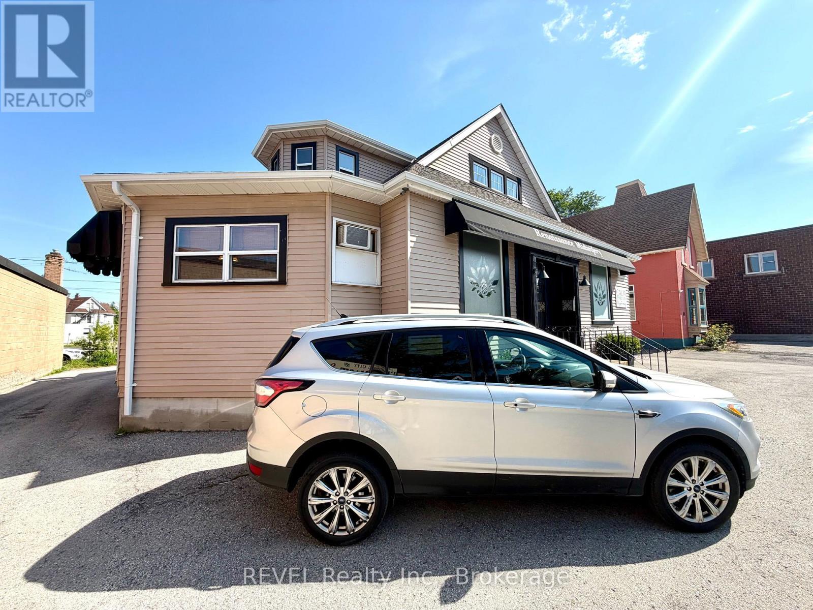 196 East Main Street, Welland, Ontario  L3B 3W8 - Photo 5 - X13442614