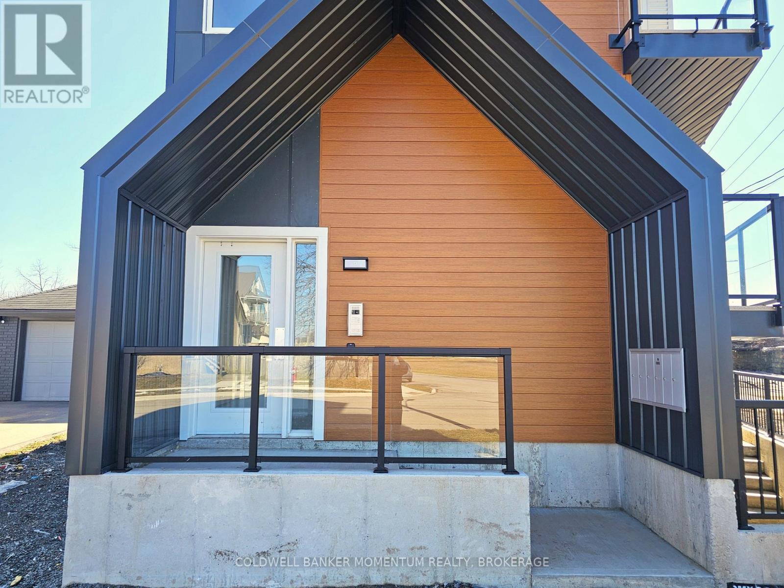 3 - 89 Sixth Street, Welland, Ontario  L3B 5A7 - Photo 1 - X13451310
