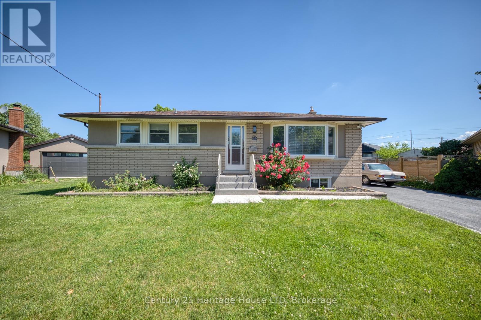 37 Coronation Boulevard, St. Catharines, Ontario  L2S 2V2 - Photo 1 - X13454350