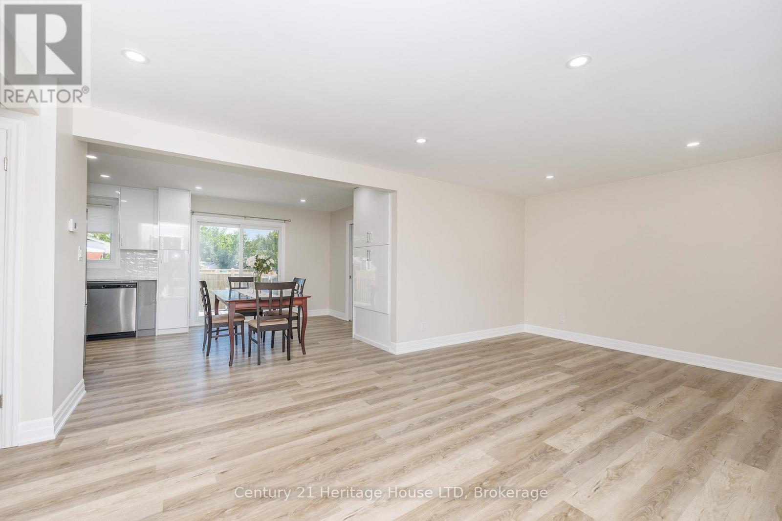 37 Coronation Boulevard, St. Catharines, Ontario  L2S 2V2 - Photo 3 - X13454350