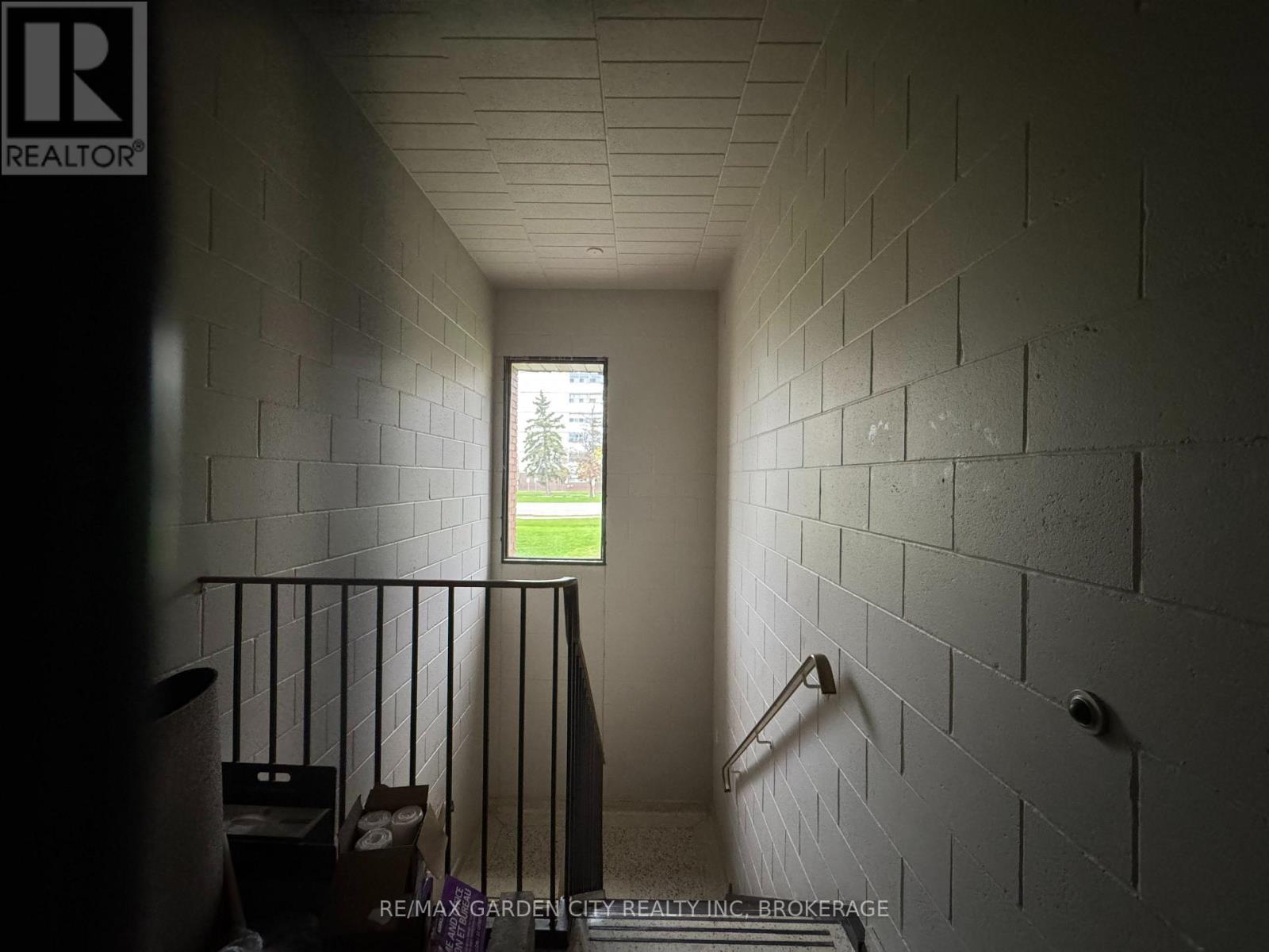 2nd Floor - 236 Glenridge Avenue, St. Catharines, Ontario  L2T 3J9 - Photo 14 - X13458622