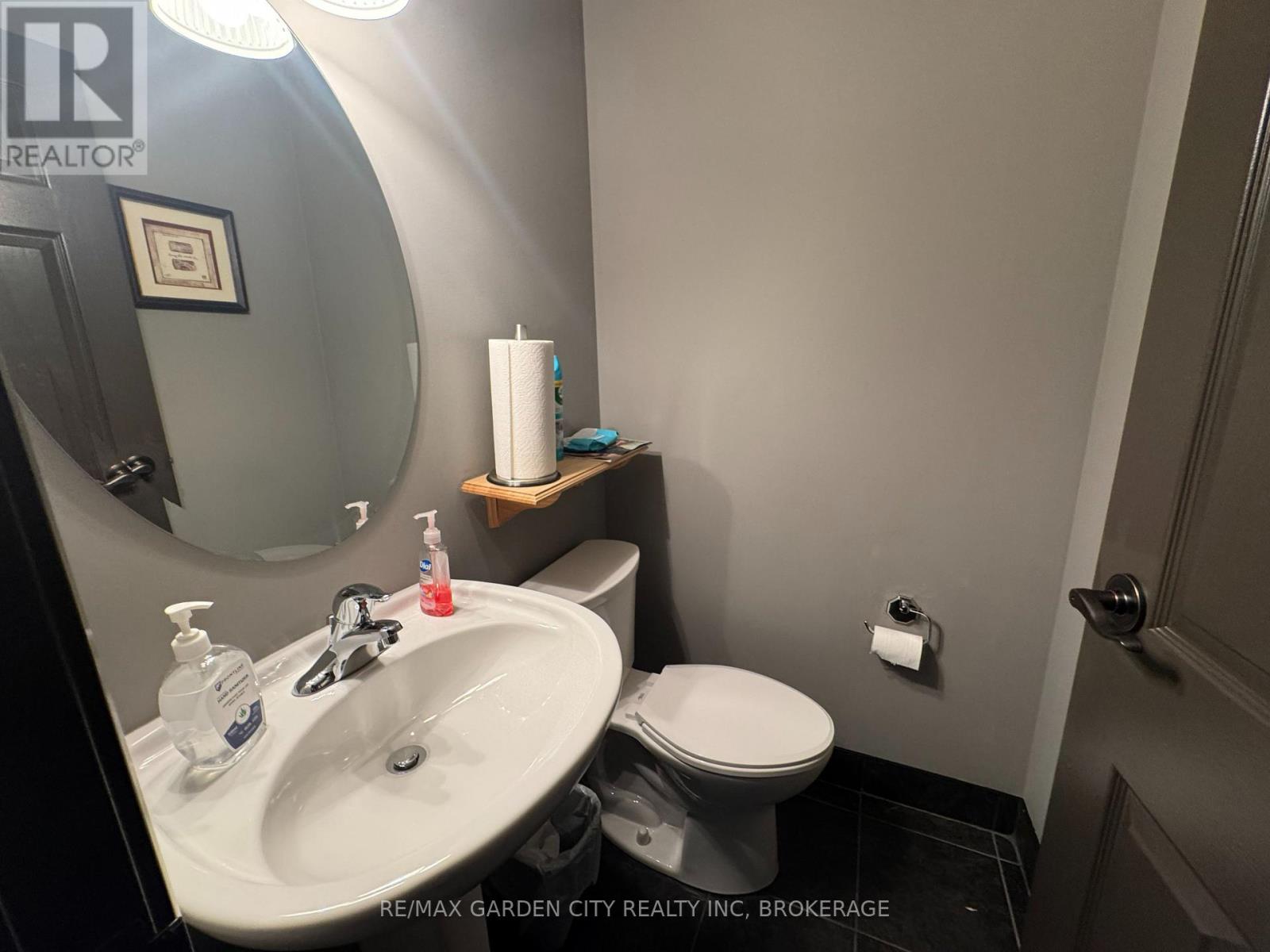 2nd Floor - 236 Glenridge Avenue, St. Catharines, Ontario  L2T 3J9 - Photo 17 - X13458622